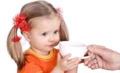 At what age should cocoa be introduced into a child’s diet? What cocoa can be given to a child?